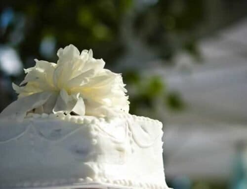 How to Save Money on Your Vow Renewal Cake