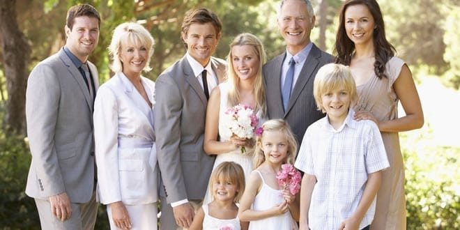 5 Ways to Incorporate Family Into Your Vow Renewal