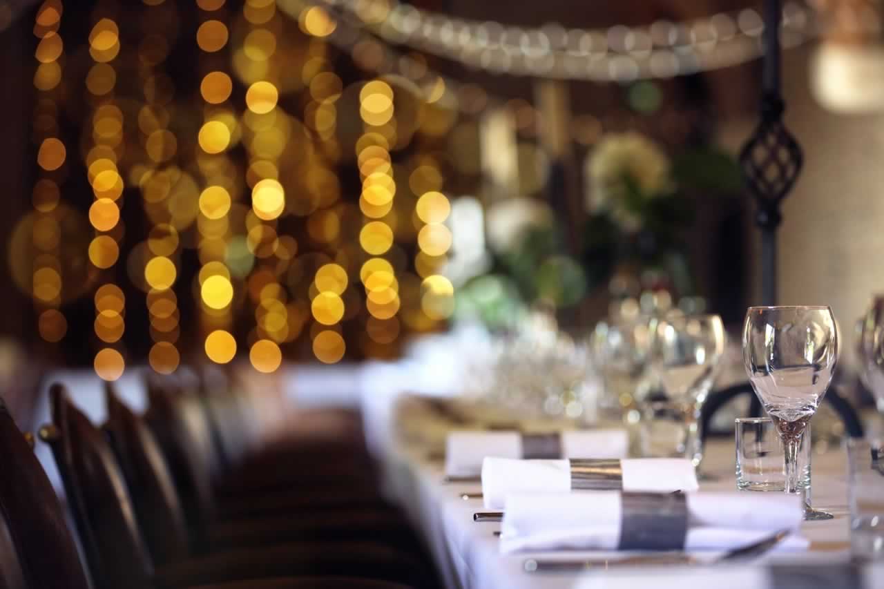 Glamorous Centerpieces for Vow Renewal Receptions: Sparkle and Shine