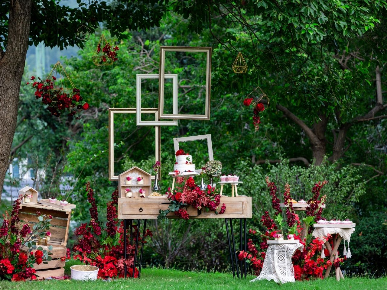 Sustainable Vow Renewals: Green Décor and Floral Arrangements