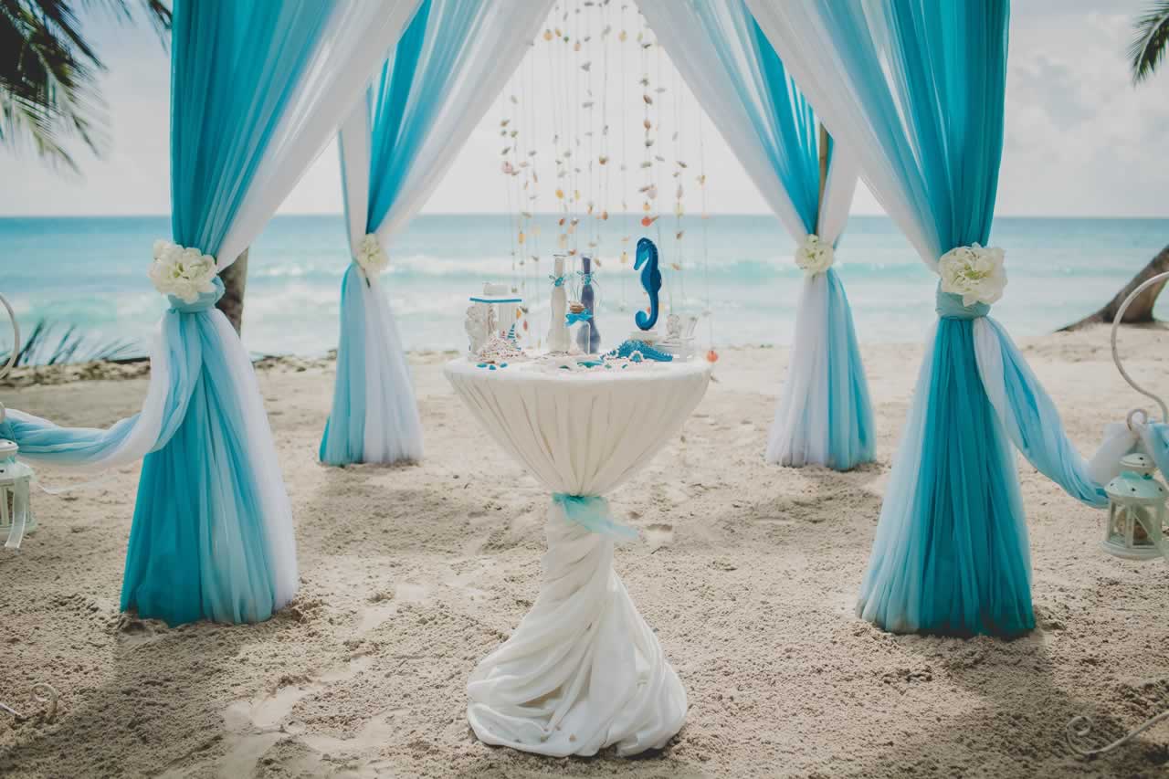 Beach Vow Renewal Theme: Embrace the Serenity of the Ocean with a Relaxed and Romantic Celebration