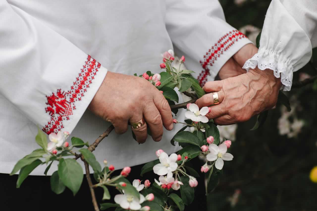 How to Incorporate Local Cultural Traditions into Your Vow Renewal Ceremony