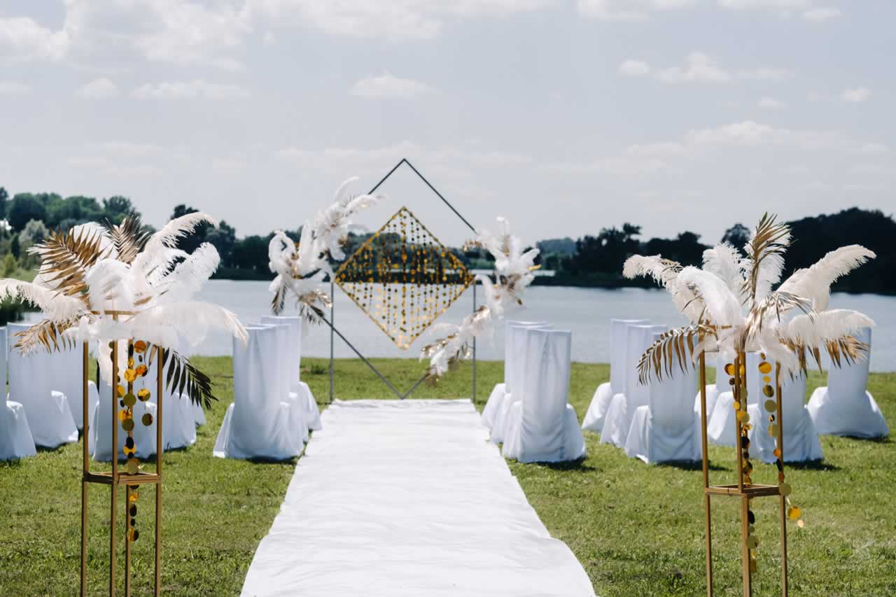 The Ceremony: Glamour and Elegance in Every Detail