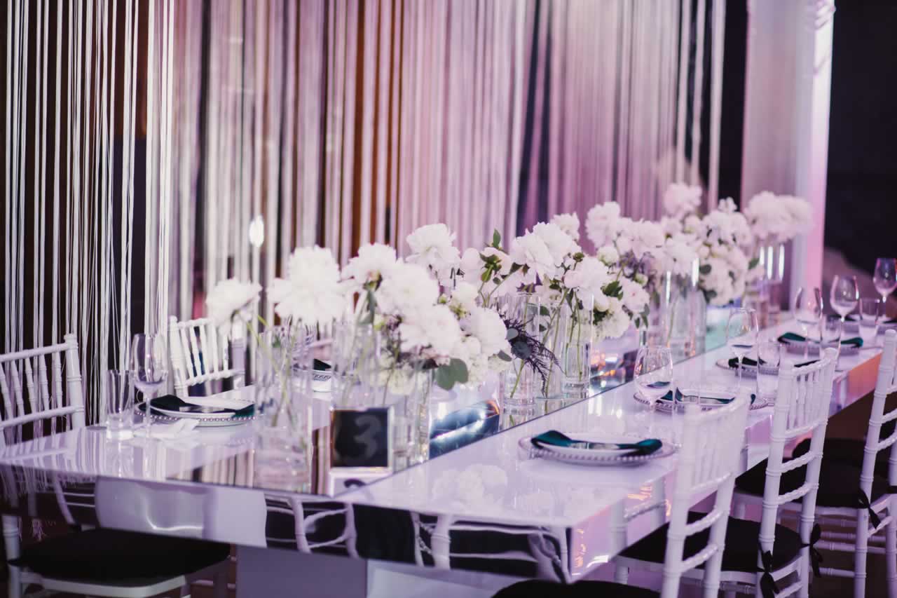 decorserving-wedding-table-s Urban Decor Ideas for Your Vow Renewal: Modern and Sleek Inspirations for a City Celebration