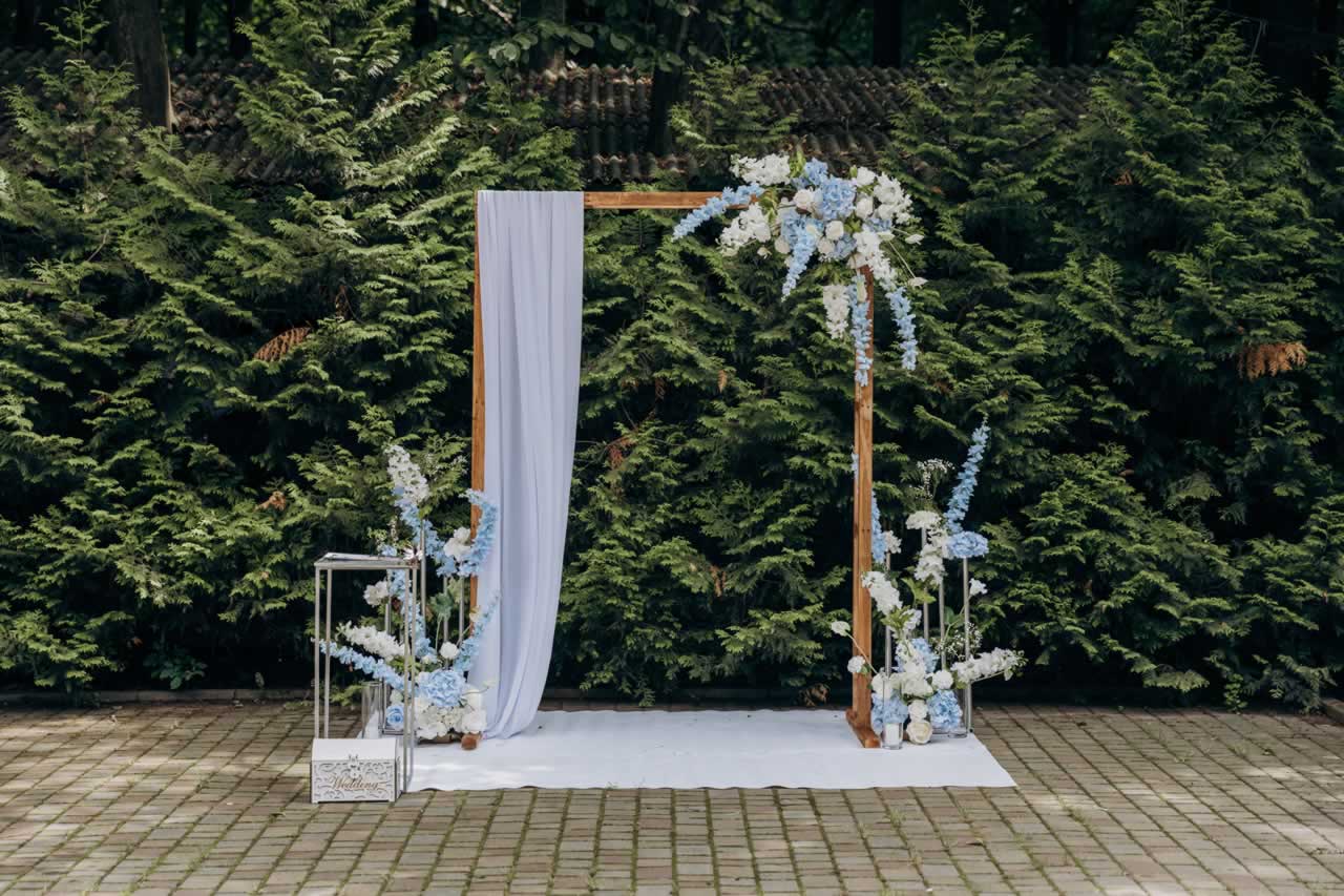 Modern and Minimalist DIY Ceremony Backdrop Ideas