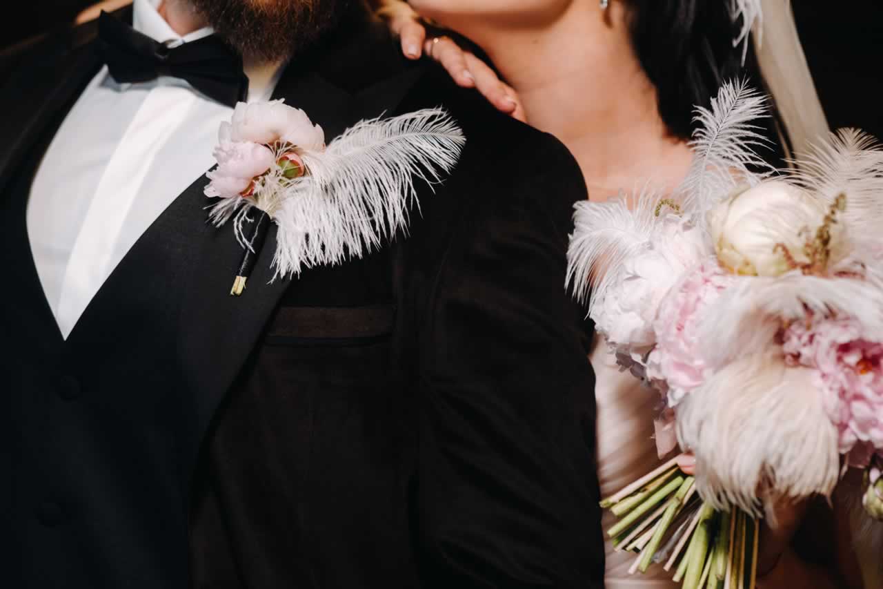 A Vintage Affair: Glamorous 1920s-Themed Vow Renewal with Art Deco Elegance