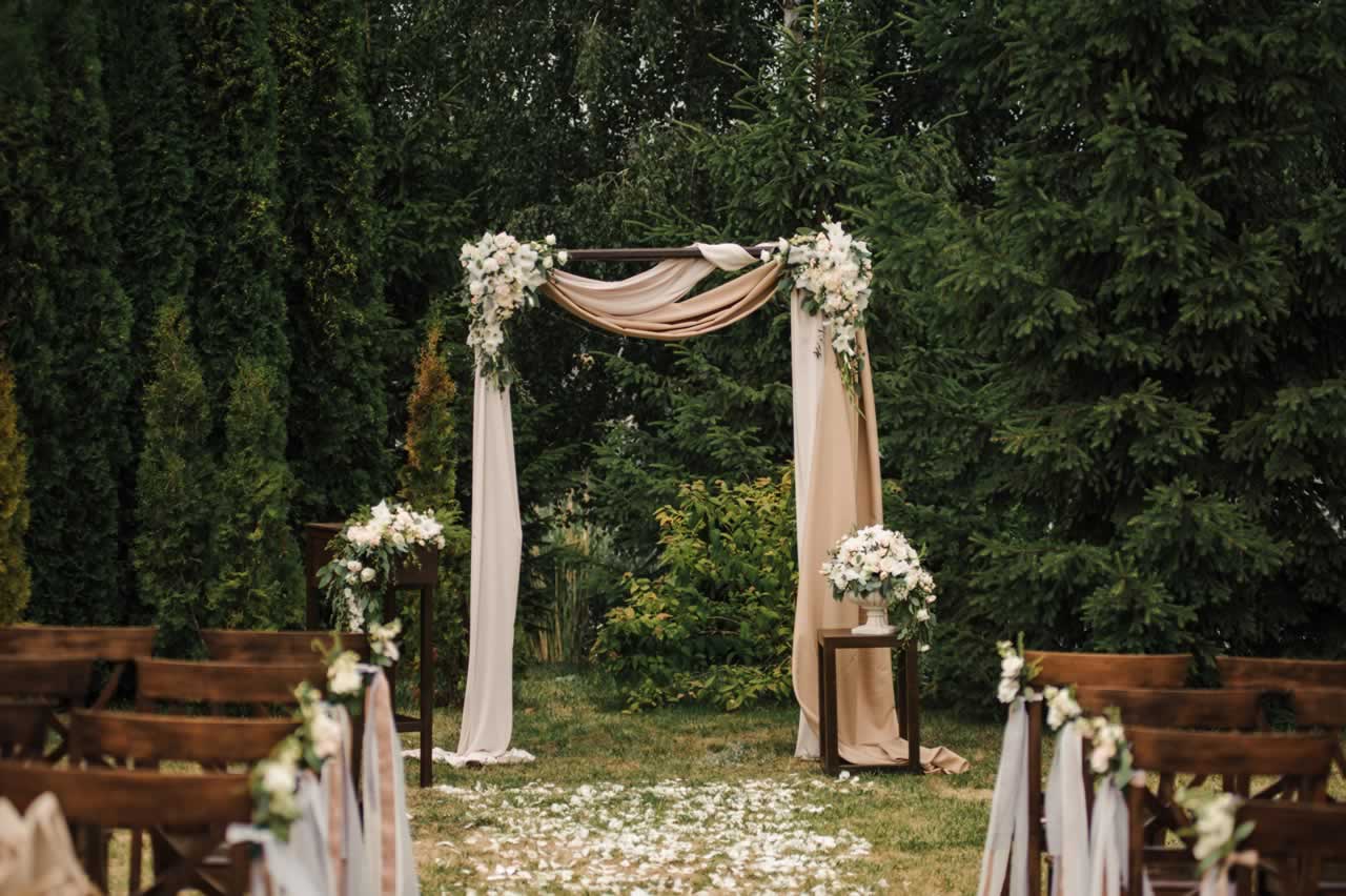 DIY aisle with petals