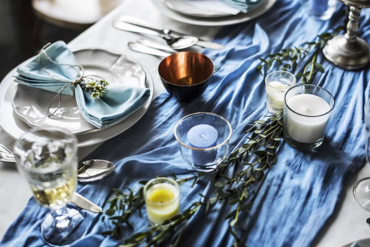 wedding-reception-table-setting-P7AQSLQ-s DIY reception linens and table runner