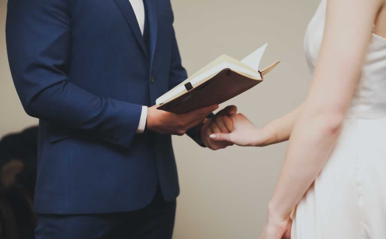 How to Write Vow Renewal Vows: Heartfelt, Meaningful, and Authentic Tips